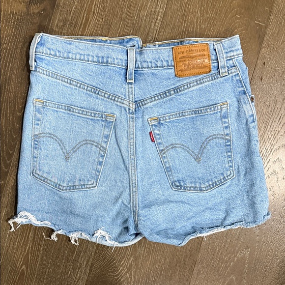 Levi's Light Blue Wash Ribcage Jean Shorts with Distressed Details Size 28 - Picture 3 of 4